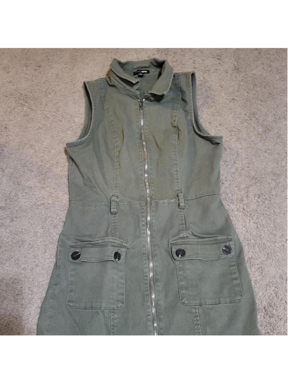 Fashion Nova green utility dress with pockets and zipper, *no belt* Size L #util